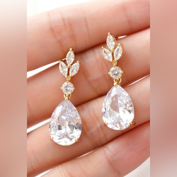 NEW High Quality AAA Cubic Zirconia Gold Earrings - Picture 2 of 2